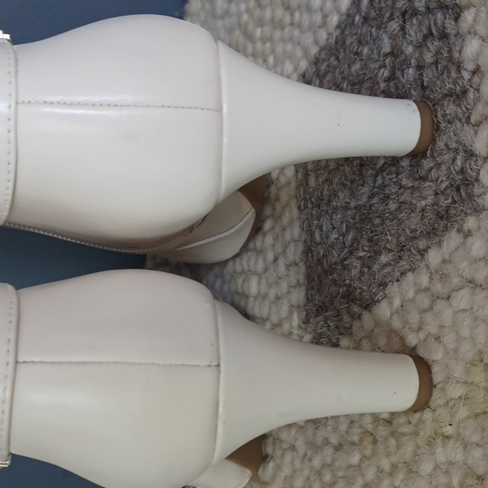 Bandolino Leather Booties - Picture 13 of 16